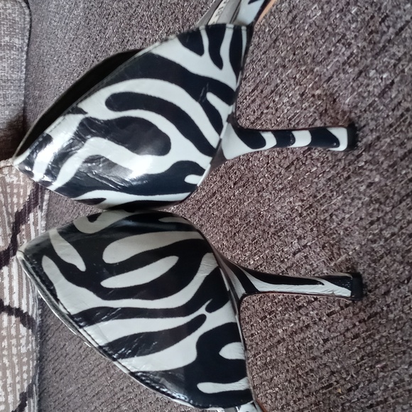 🦓Manolo Blahnik🦓 - Gray/Black Zebra Print Leather D'Orsay Pumps - Picture 12 of 16